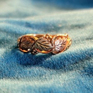 10k blackhills gold band sz7